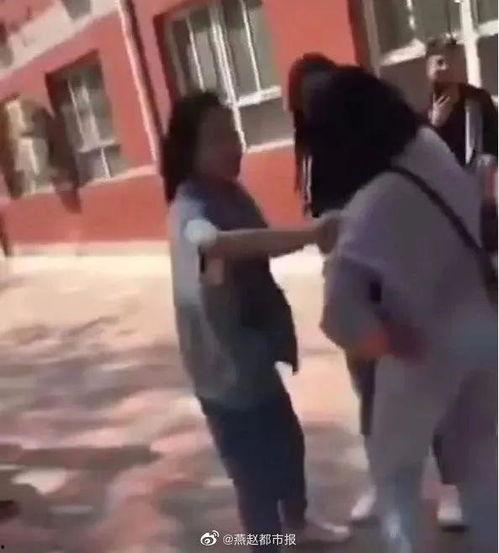 亚洲女子打架视频,激烈打斗场面引围观